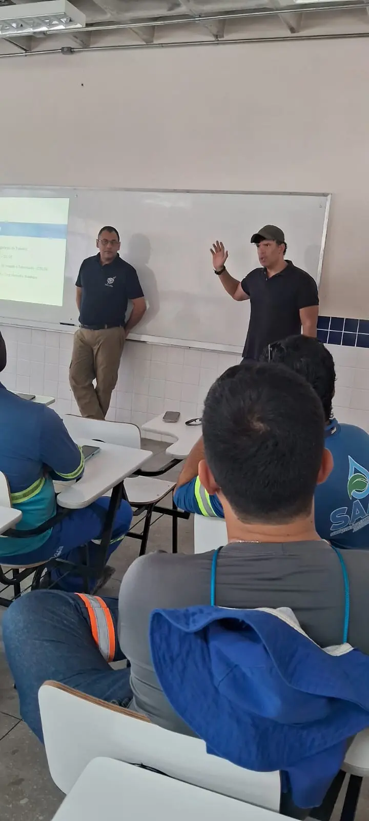 Aula teórica sobre segurança em espaços confinados